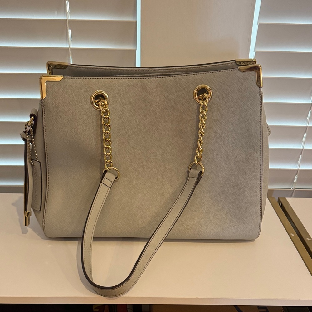 Wilsons Leather Gray Shoulder Bag with Gold Chain